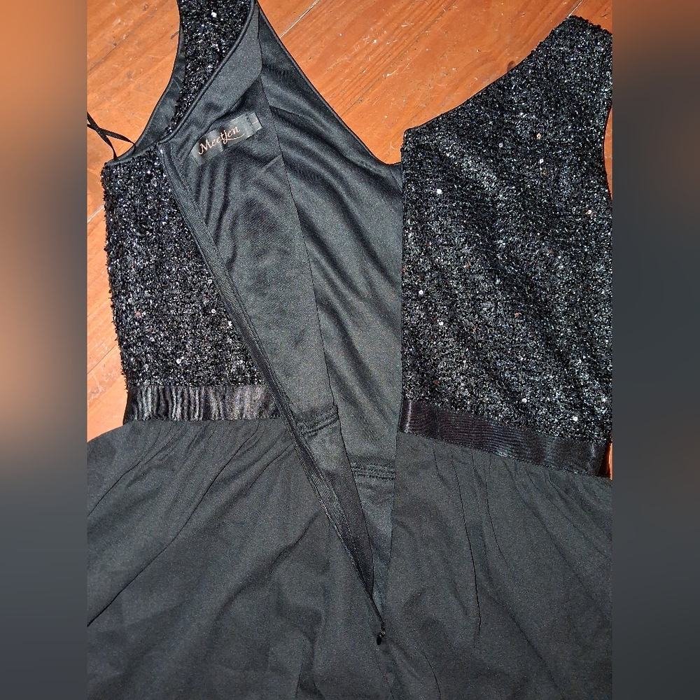 Meetjen Sequin Black Dress - Picture 3 of 5